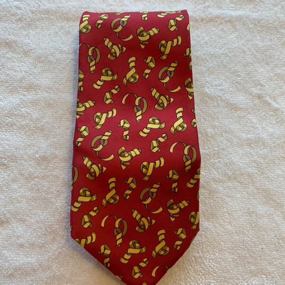 Red Gucci necktie with confetti curl design